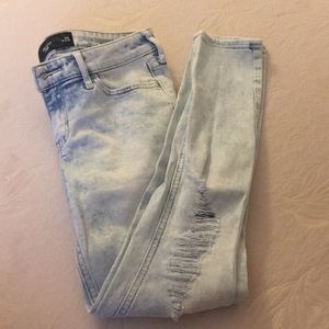 Hollister light wash skinny jeans